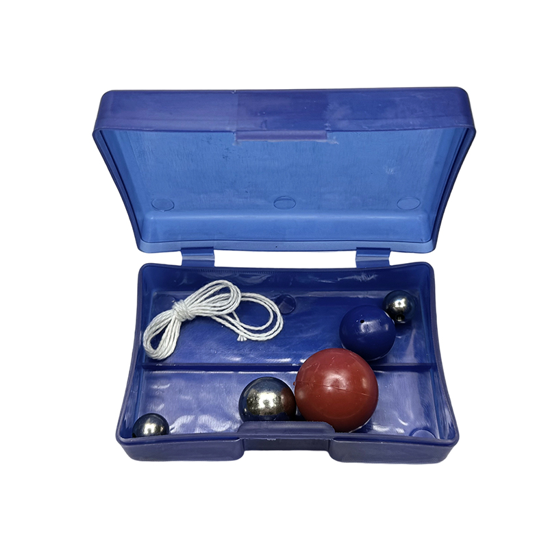 Pêndulo único cinco bolas na equipe de física e mecânica ensinando equipamentos experimentais